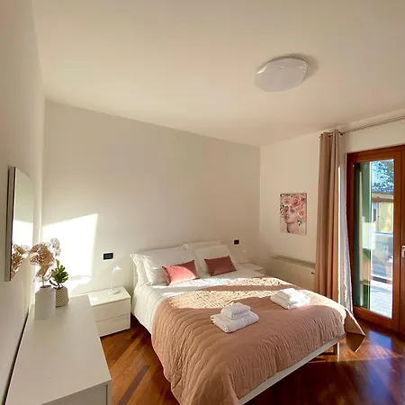 Benni House צ'יוויטווקיה